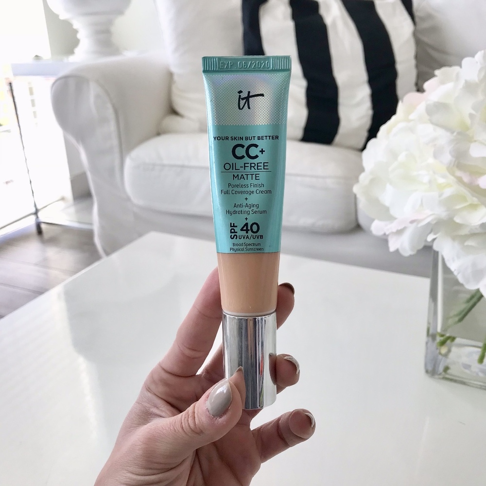 it cosmetics || CC+ Matte cream || shade LIGHT MED